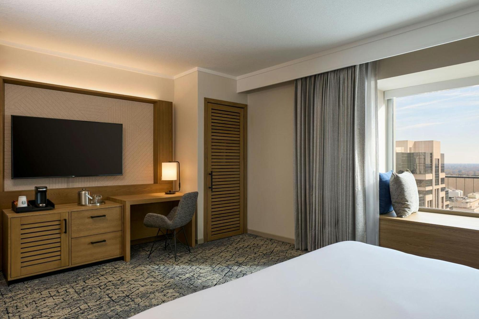 Sheraton Grand Hotel 4*