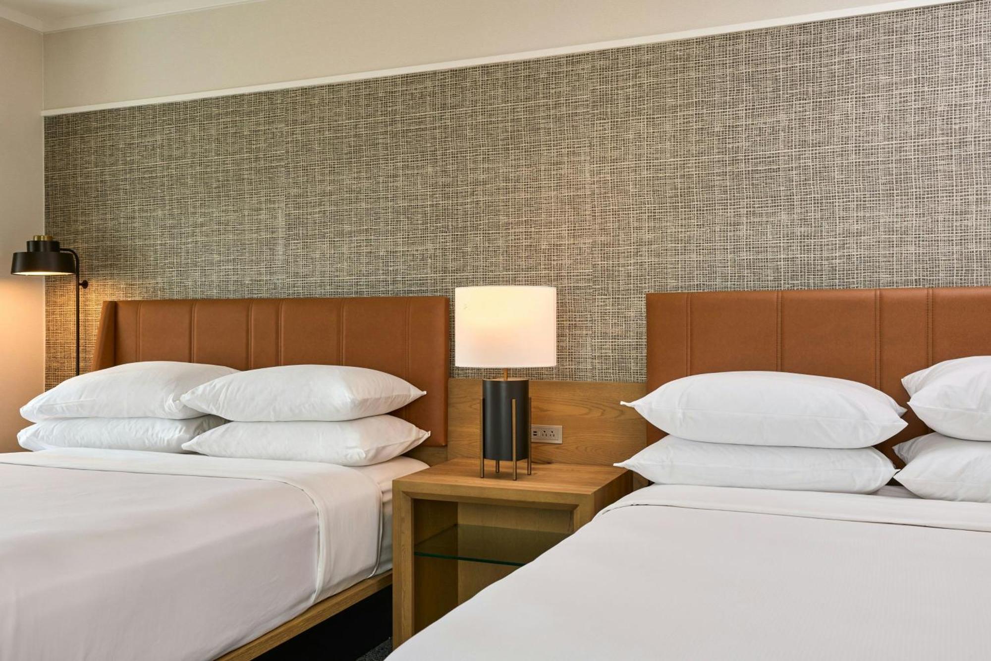 Sheraton Grand Hotel 4*