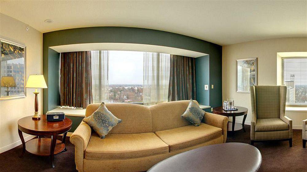 Sheraton Grand Hotel