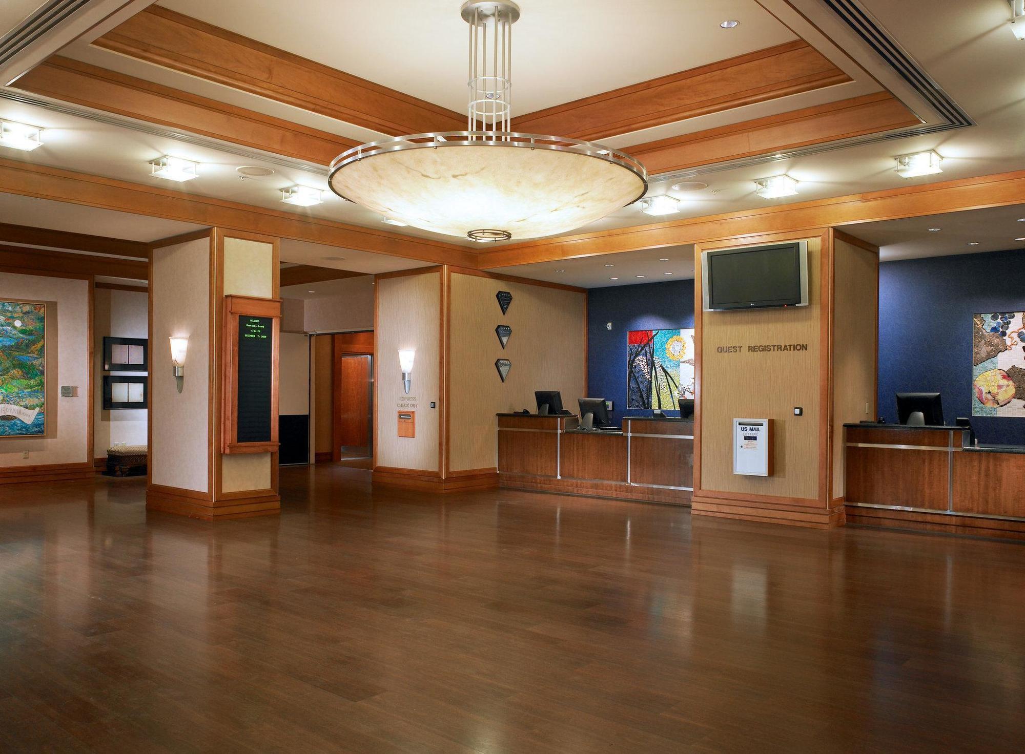 Sheraton Grand Hotel 4*